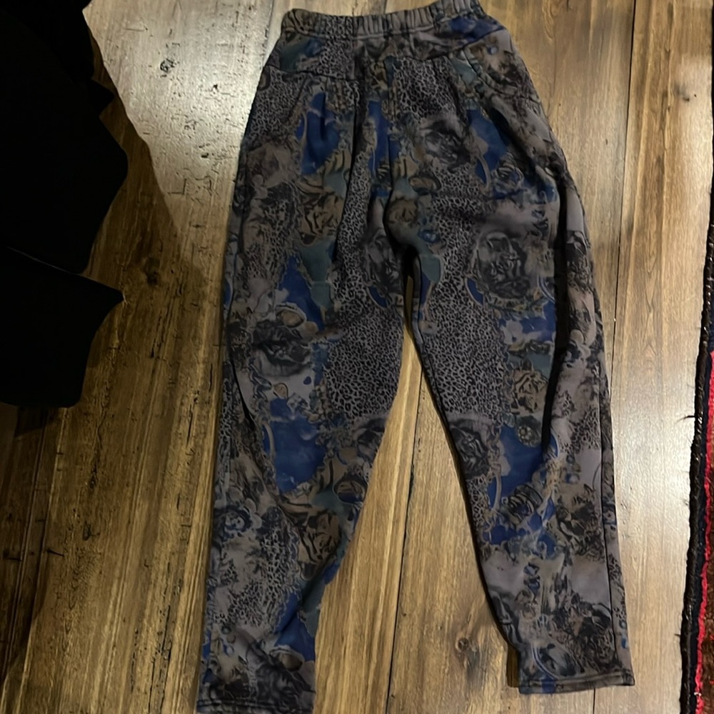 grey blue print sweatpants with pockets